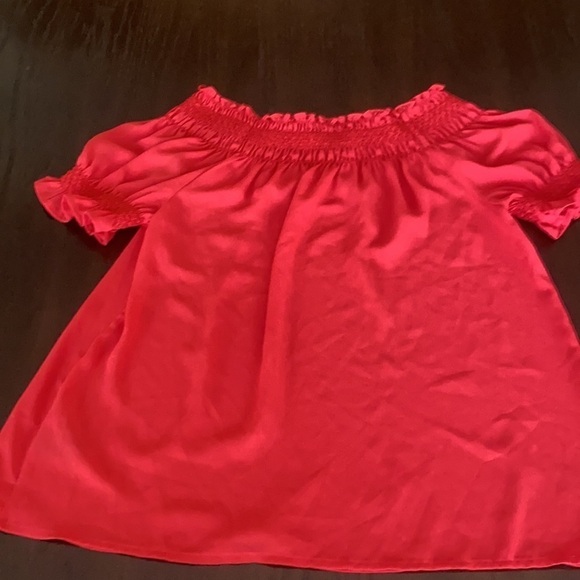 Express Off the Shoulder top - Picture 4 of 4